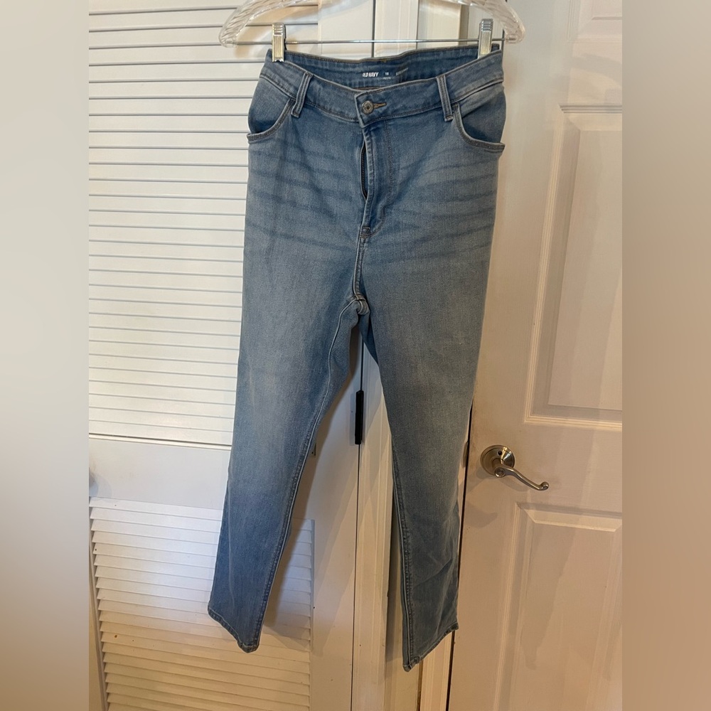 Old navy super skinny jeans size 16 petite 
New without tags